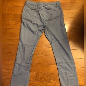 Izod Chino. 
 34x32